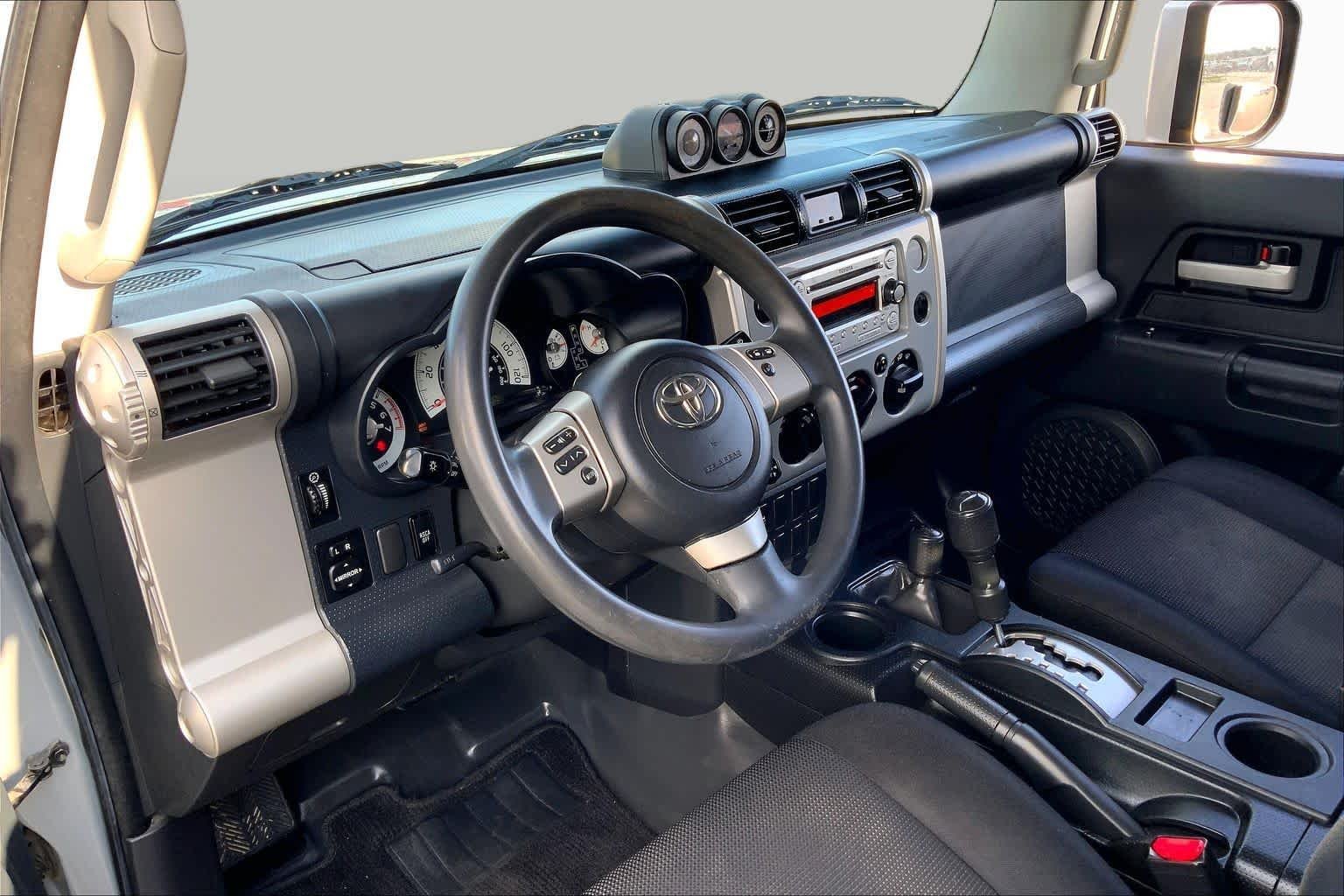 Used 2014 Cement Toyota  image 17
