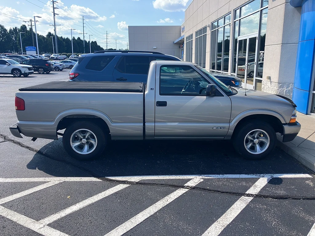 Used 2002 Light Pewter Metallic Chevrolet LS image 2