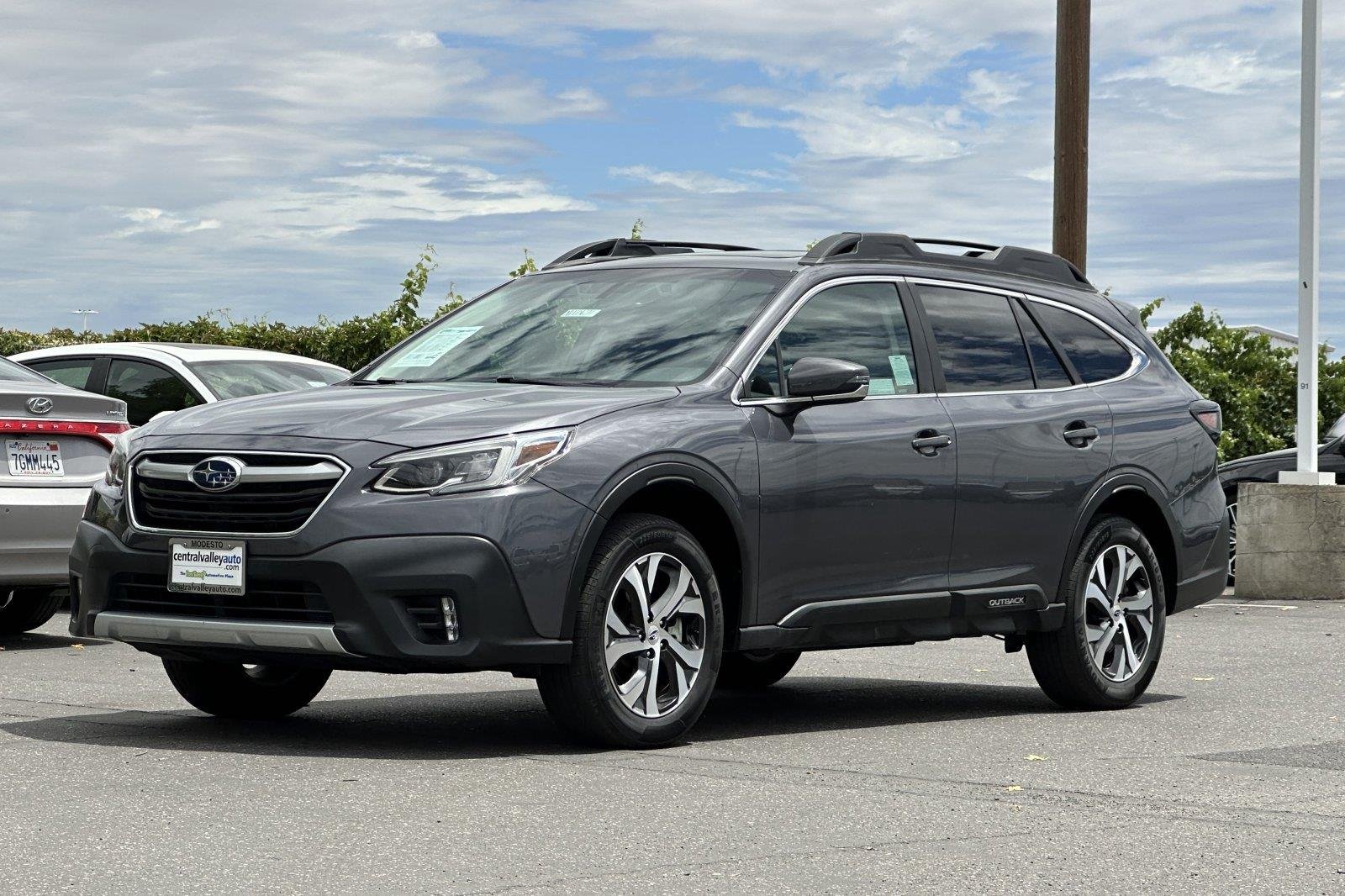 Used 2022 Magnetite Gray Metallic Subaru Limited image 8