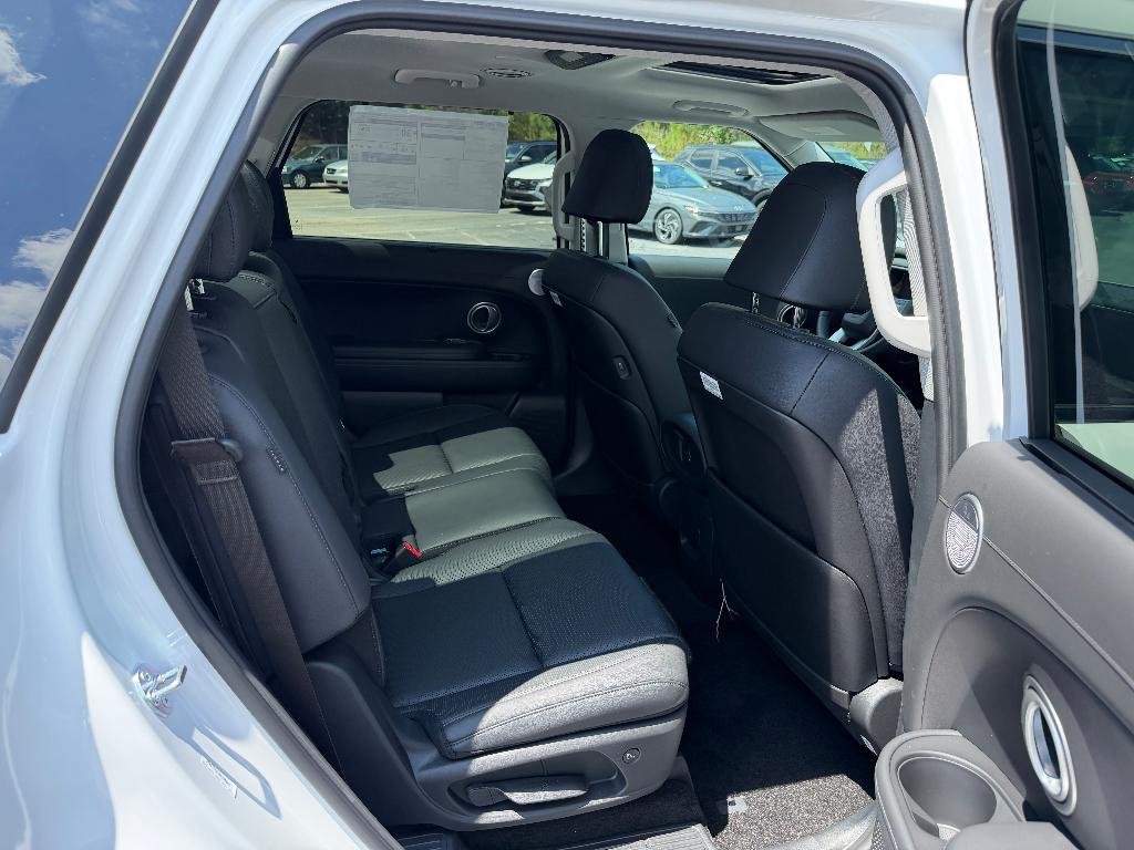 New 2027 Creamy White Pearl Hyundai Limited 8P image 17