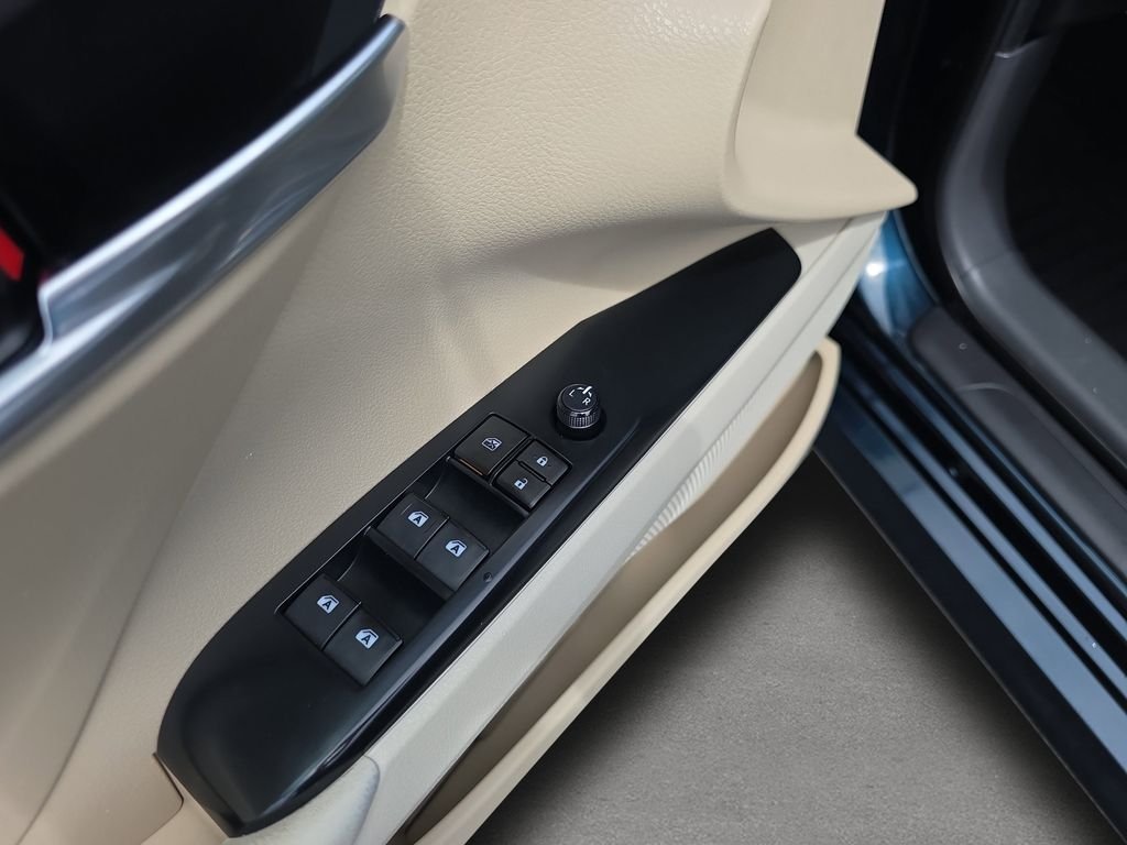 2018 Toyota Camry LE - Photo 18