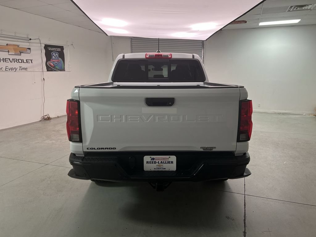 New 2026 Summit White Chevrolet WT image 7