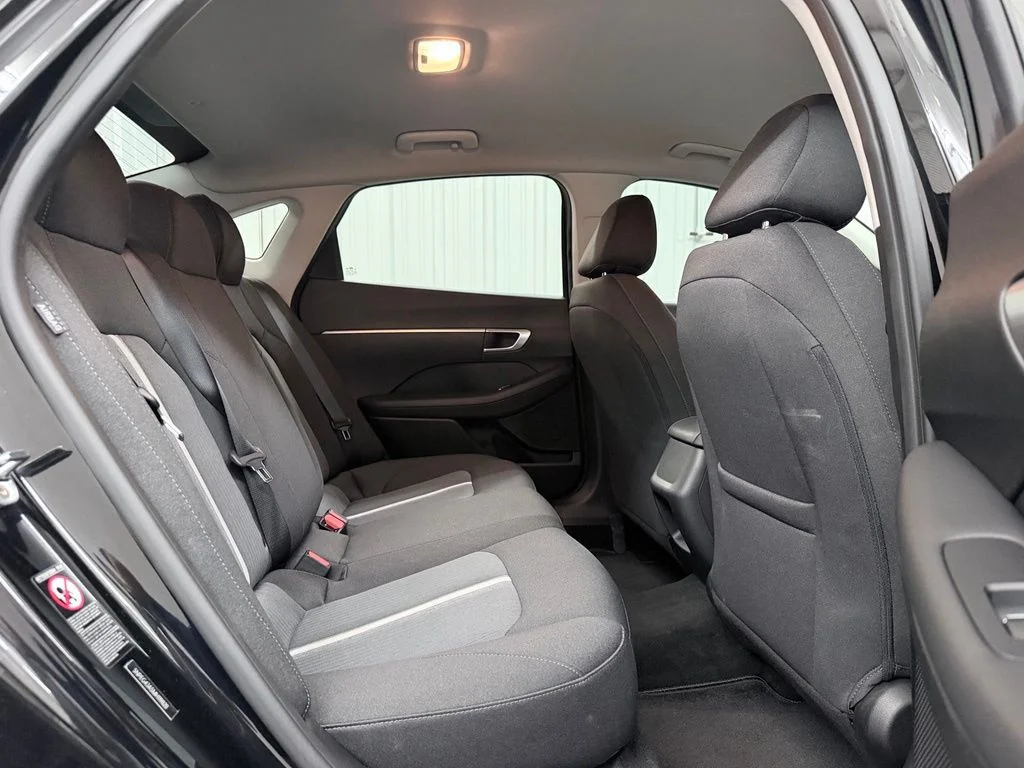 Used 2021 Black Hyundai SE image 30