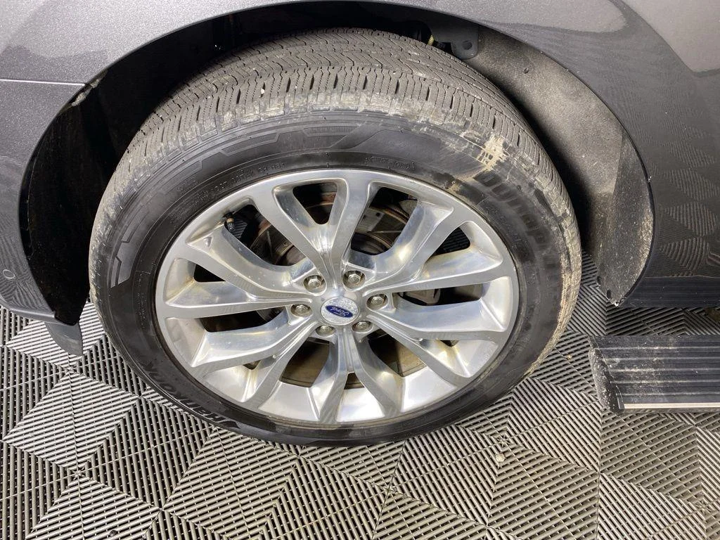 Used 2018 Magnetic Ford Limited image 17