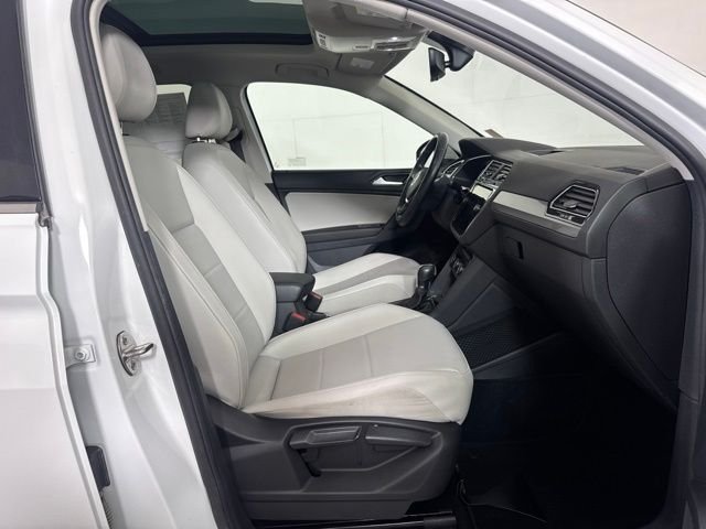 Used 2019 White Volkswagen 2.0T SEL image 4