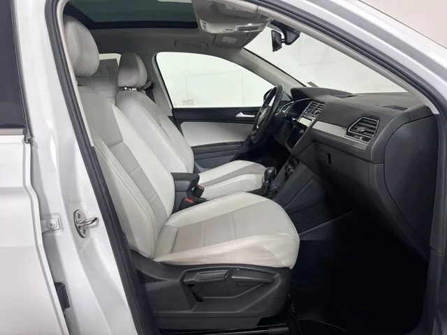 Used 2019 White Volkswagen 2.0T SEL image 4