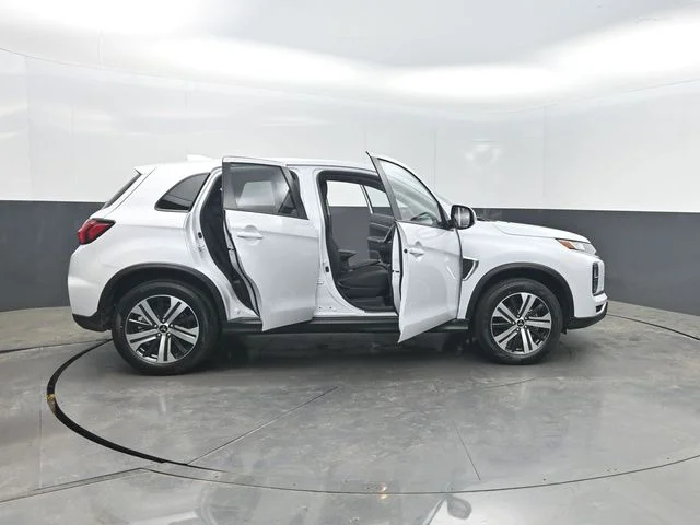 New 2026 White Mitsubishi 2.0 SE image 37