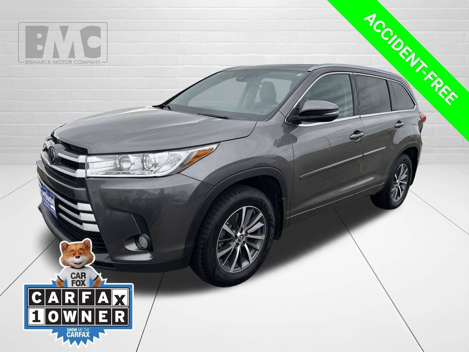 Used 2017  Toyota XLE image 1