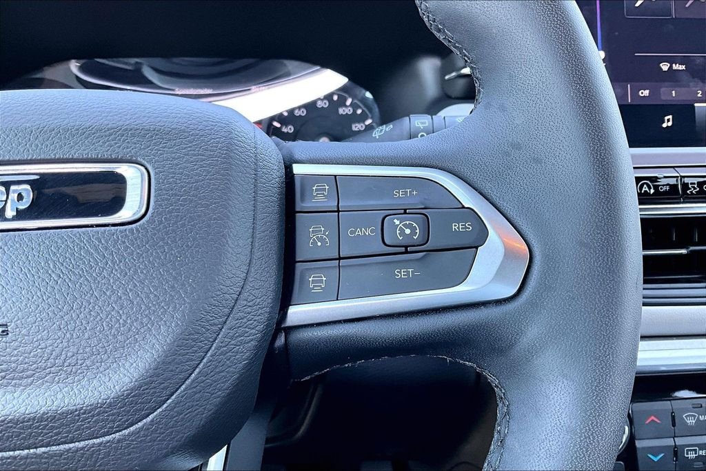 Used 2025 White Jeep Limited image 18