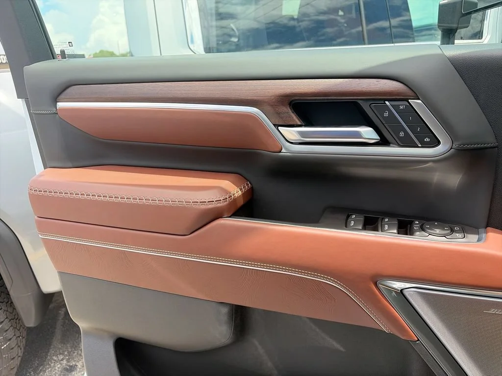 New 2026 Glacier White Tricoat GMC Denali Ultimate image 31