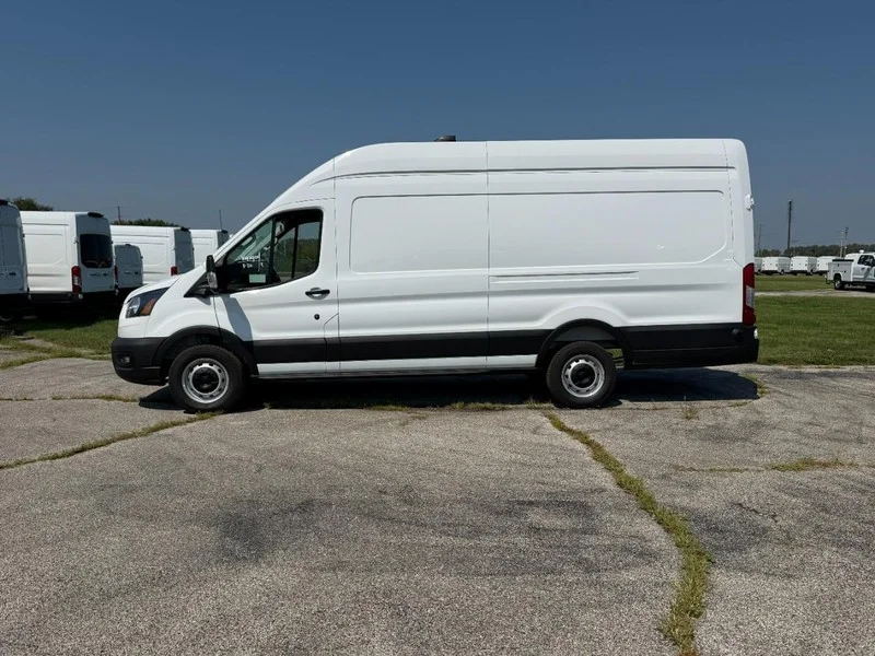 New 2026 Oxford White Ford T-250 148" EL Hi Rf 9150 GVWR RWD image 2