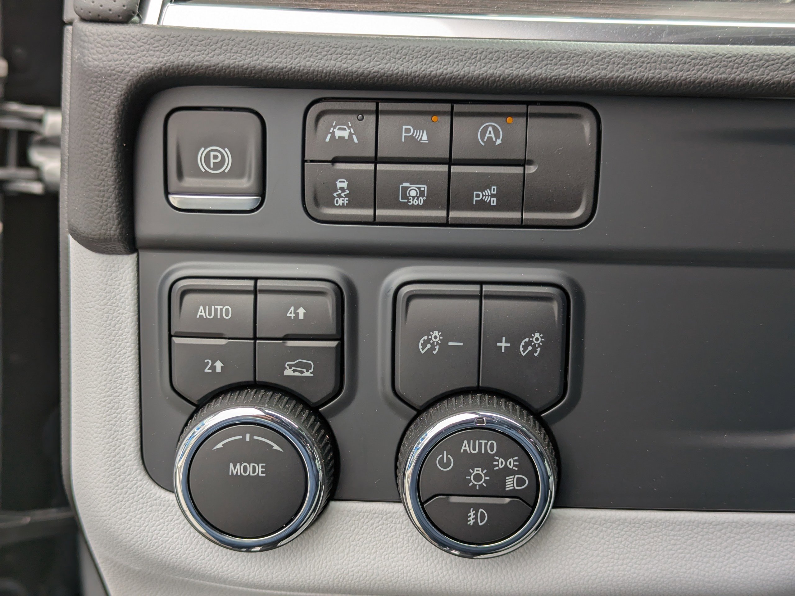 2025 Chevrolet Suburban Premier - Photo 12