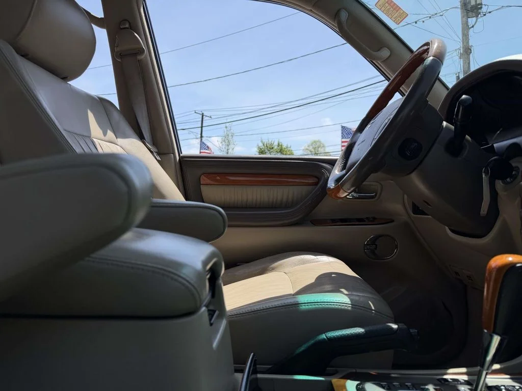 Used 2004 White Lexus 470 image 14