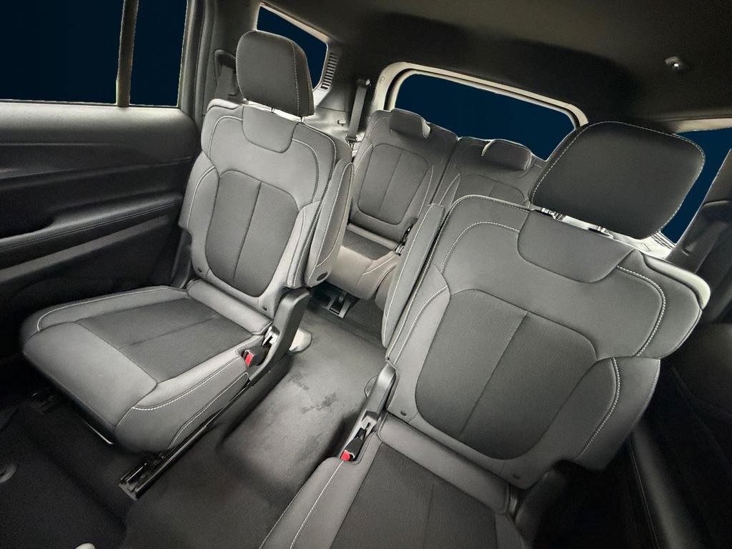 New 2026 Bright White Clear-Coat Exterior Paint Jeep Laredo image 16
