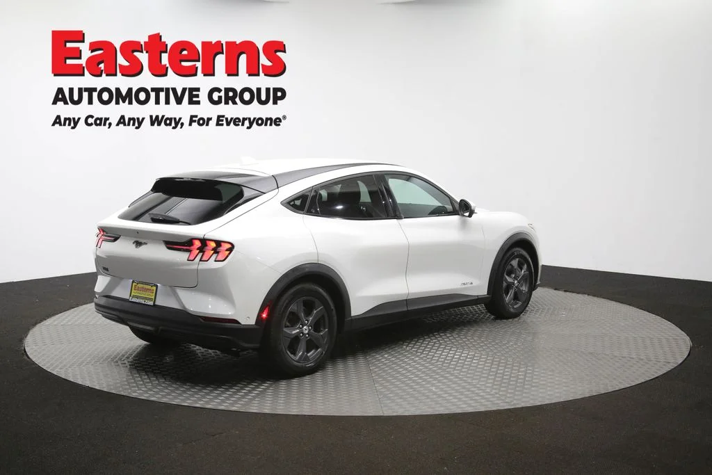 Used 2021 White Ford Select image 43