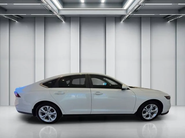 Certified Used 2025 Platinum White Pearl Honda 1.5T LX image 4