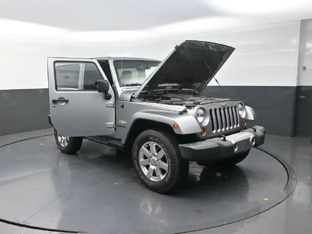 Used 2013 Silver Jeep Sahara image 36