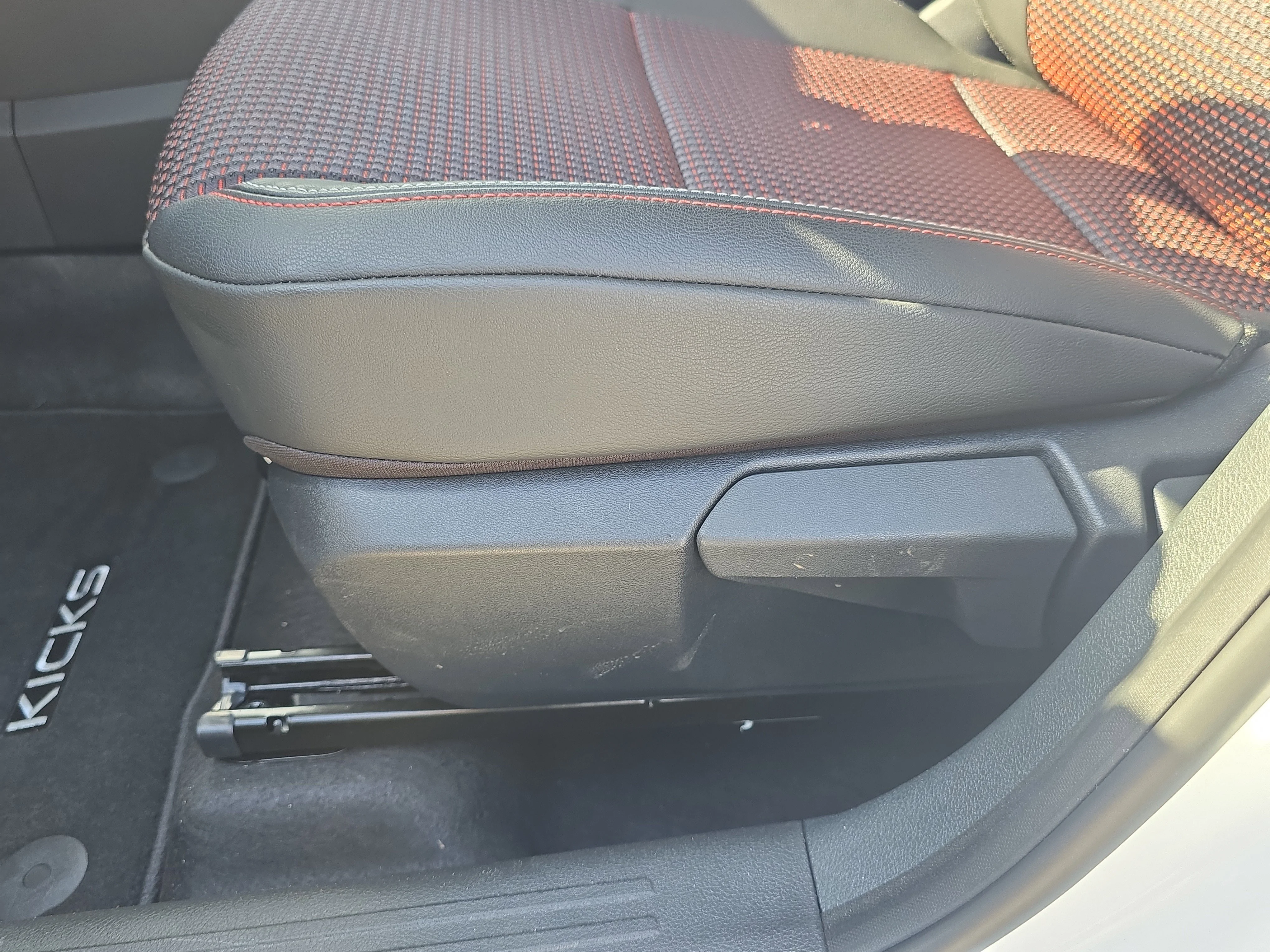 New 2026 Aspen White TriCoat / Super Black Two-tone Nissan SR image 20