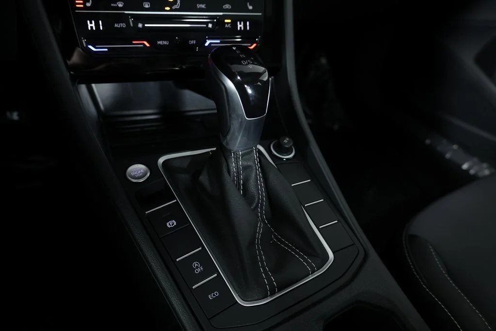 2025 Volkswagen Jetta SE - Photo 14
