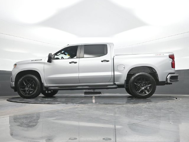 Used 2022 Silver Chevrolet Custom image 20