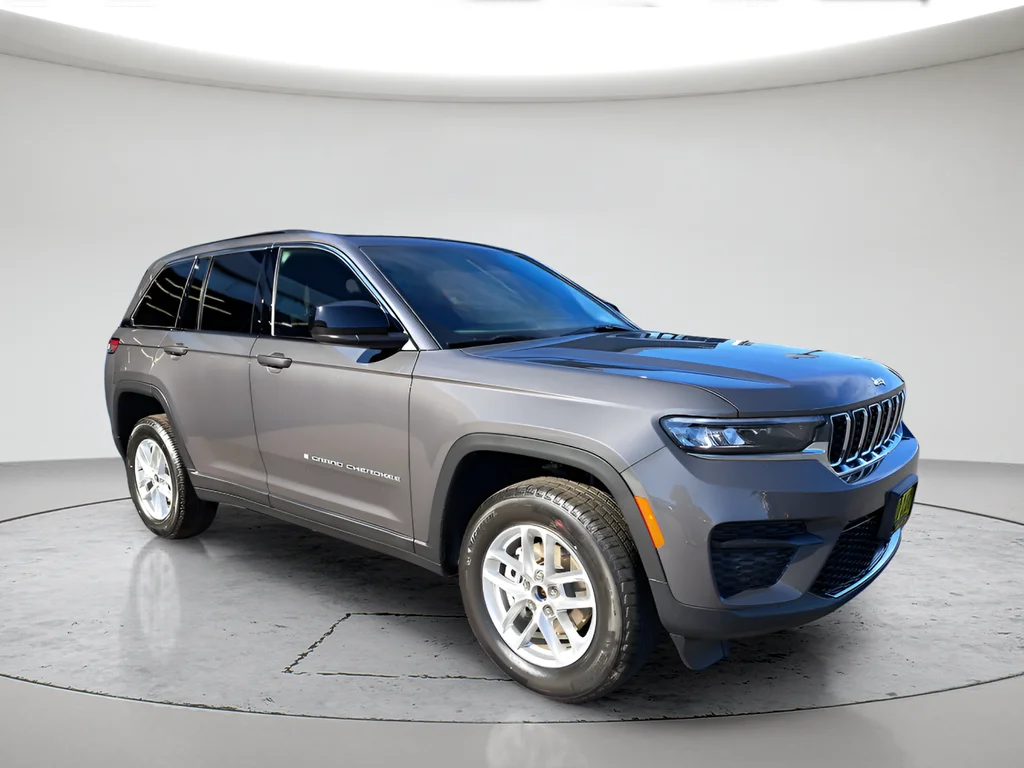 New 2026 Baltic Gray Metallic Clear-Coat Exterior Paint Jeep Laredo X image 7