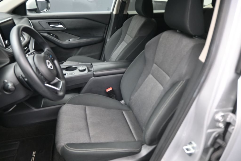 Used 2024 Silver Nissan SV image 19