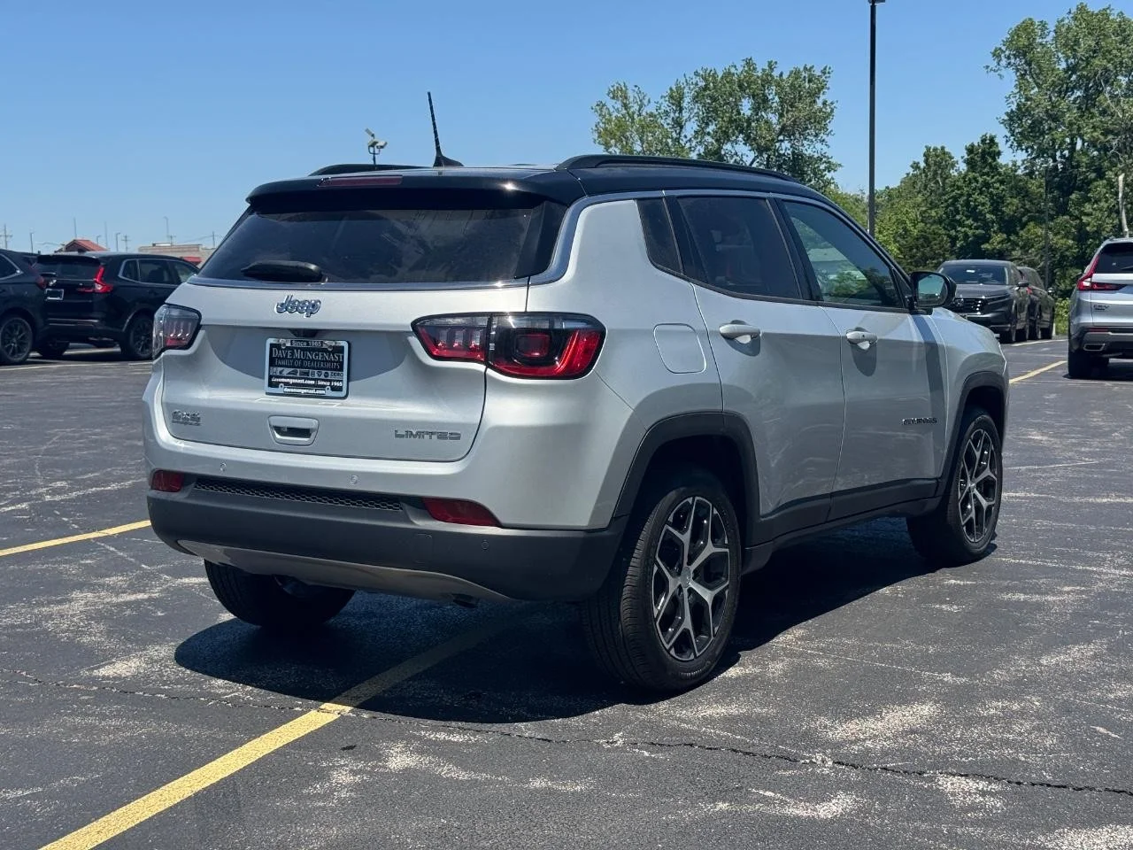 Used 2024 Silver Zynith Clear Coat Jeep Limited image 4
