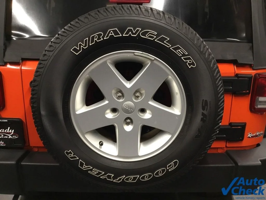 Used 2015 Orange Jeep Unlimited Sport image 18