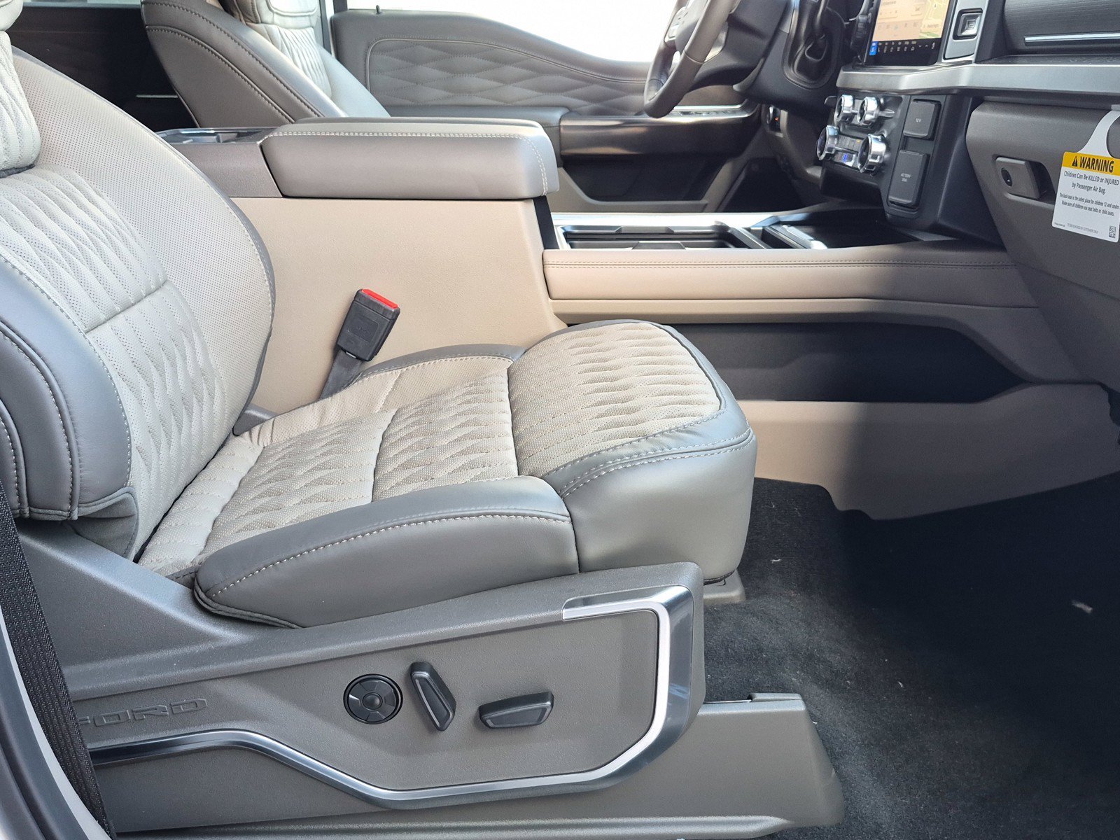 New 2026 Star White Metallic Tri-Coat Ford F-450® Platinum® image 9