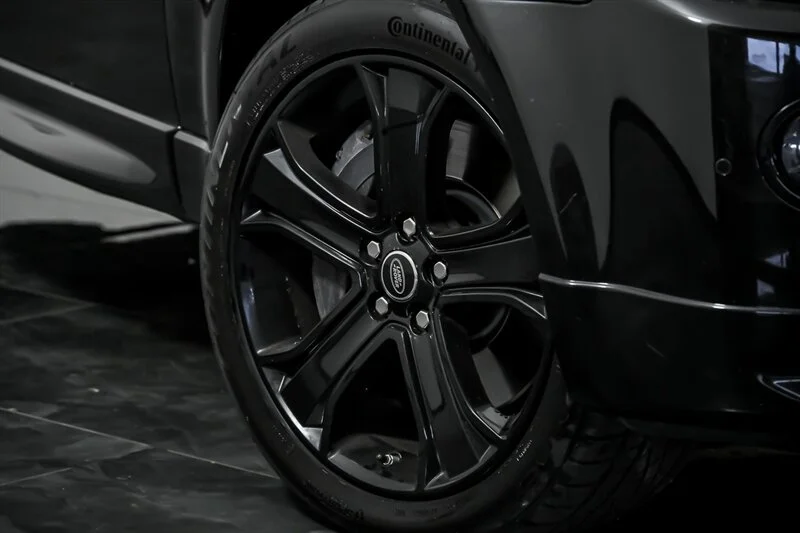 Used 2013 Santorini Black Metallic Land Rover Autobiography image 3
