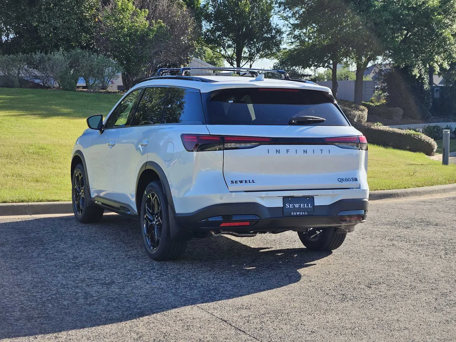 New 2026 RADIANT WHITE INFINITI Sport AWD image 3