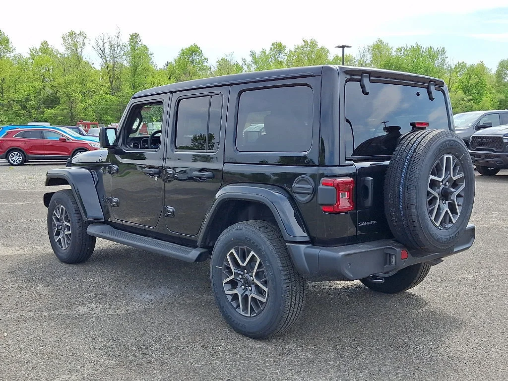 New 2026 Black Clear-Coat Exterior Paint Jeep Sahara image 6