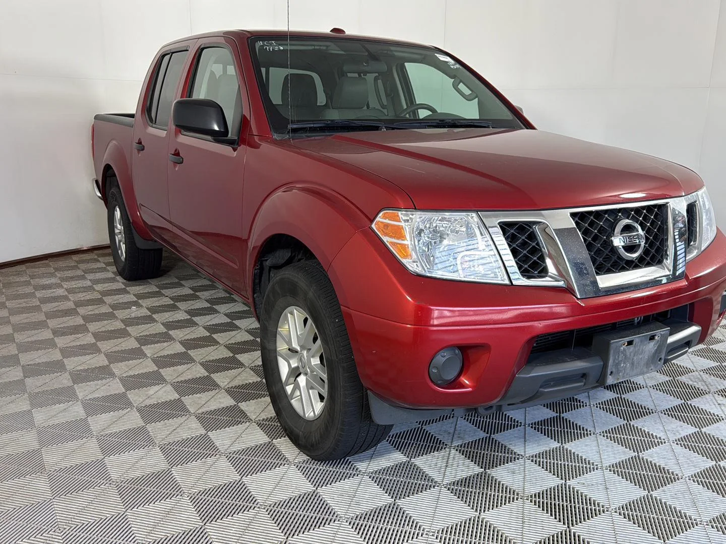 Used 2014 Lava Red Nissan SV image 1