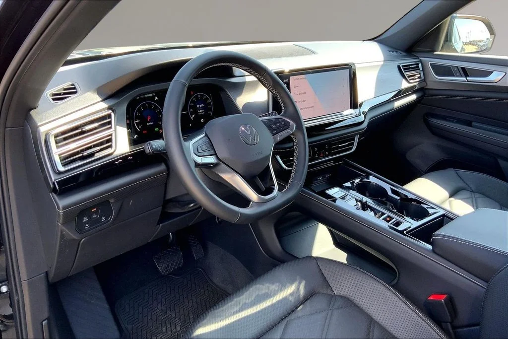 New 2026 Deep Black Pearl Volkswagen SE w/Technology image 7