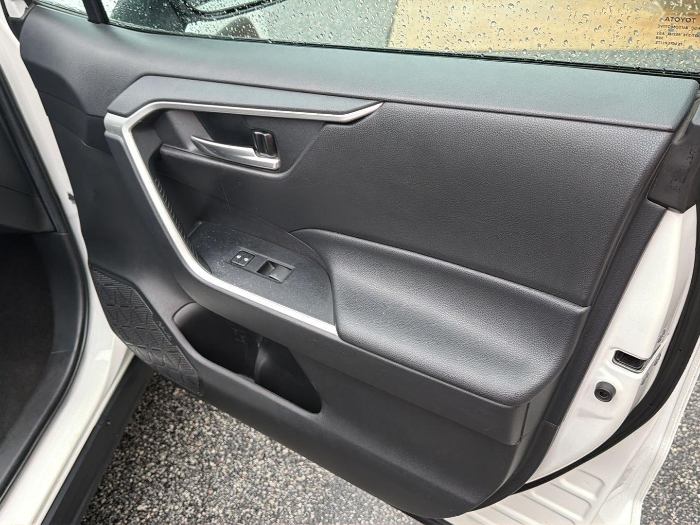 Used 2020 Super White Toyota XLE image 13