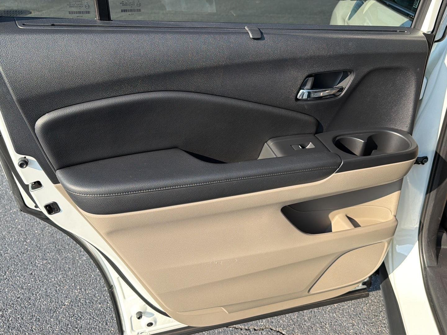 Used 2019 White Diamond Pearl Honda EX-L image 17
