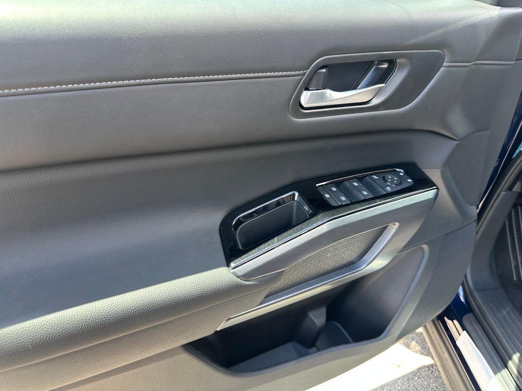 New 2026 Deep Ocean Blue Pearl Nissan SL image 13