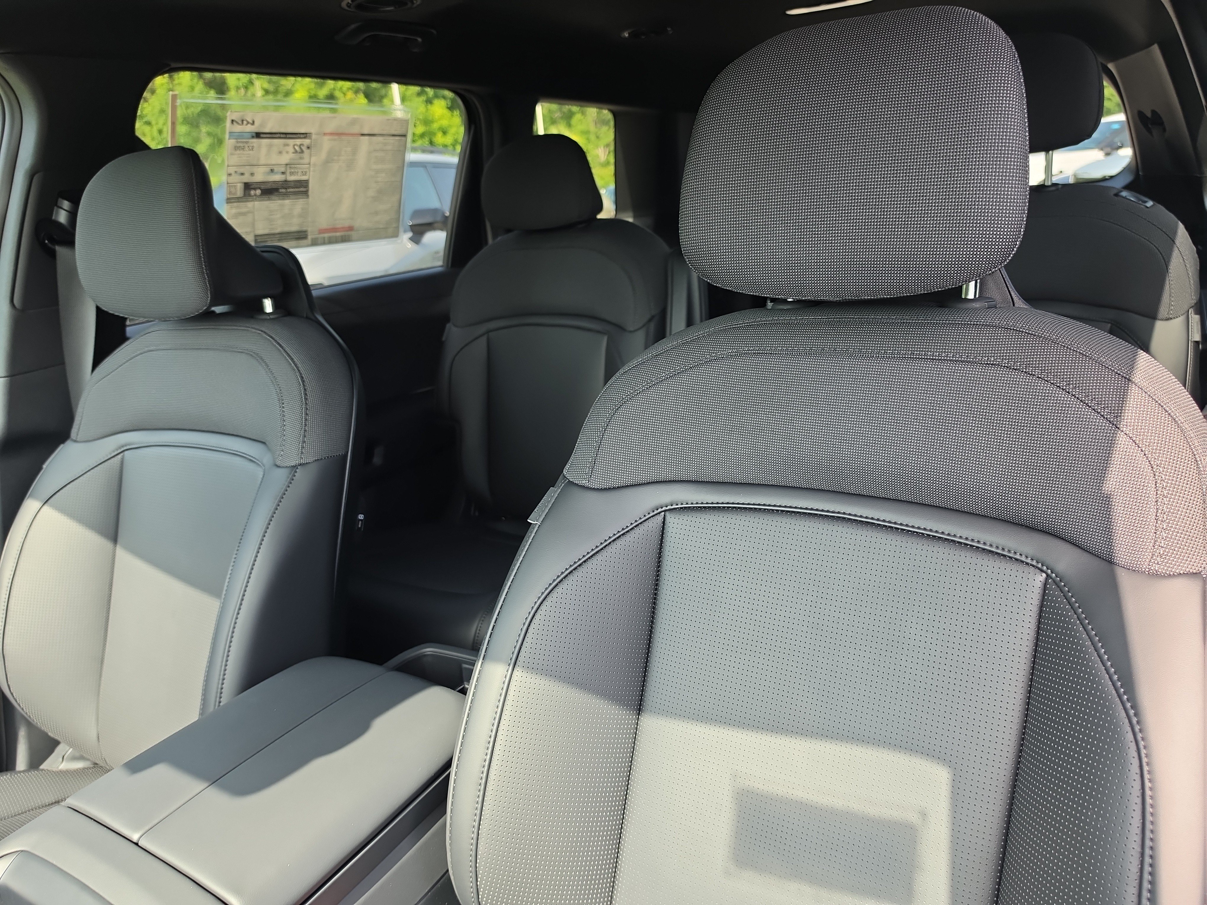 New 2027 Ebony Black Kia S image 22