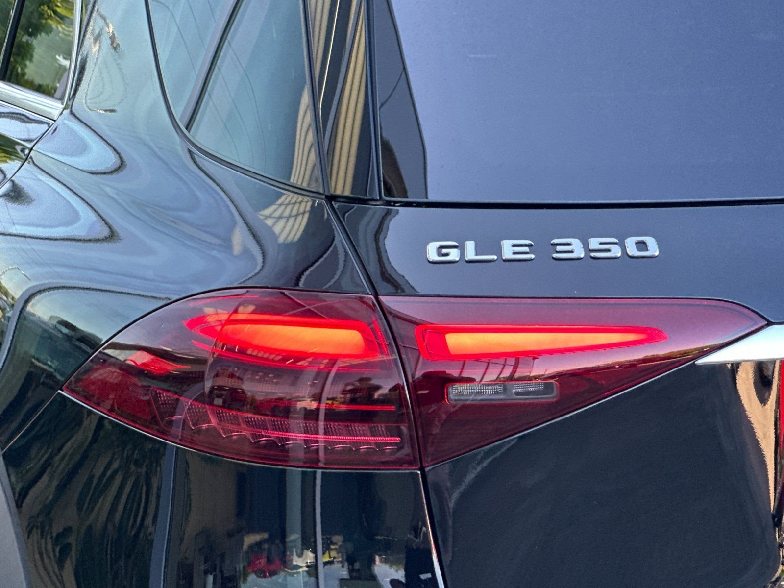 Used 2024 Black Mercedes-Benz GLE 350 image 25