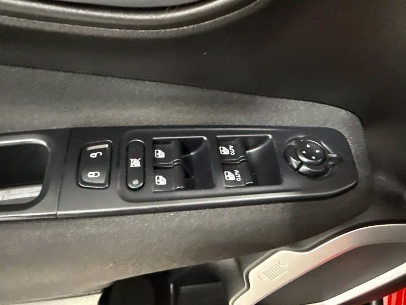 Used 2018 Red Jeep Latitude image 20