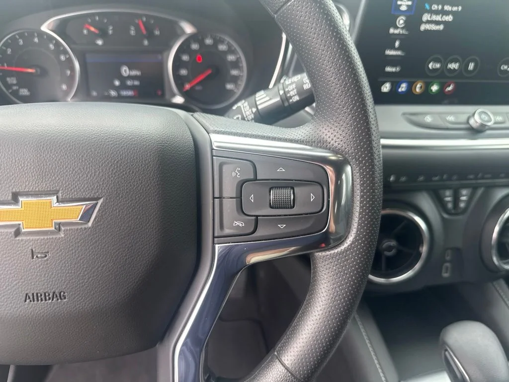 Used 2025 White Chevrolet LT image 33