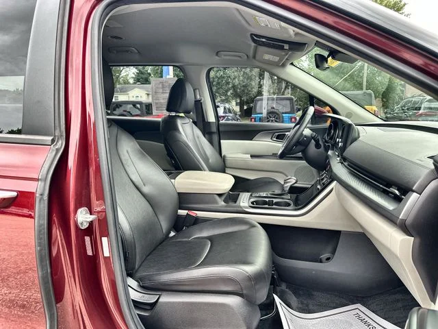 Used 2023 Red Kia LX Seat Package image 27