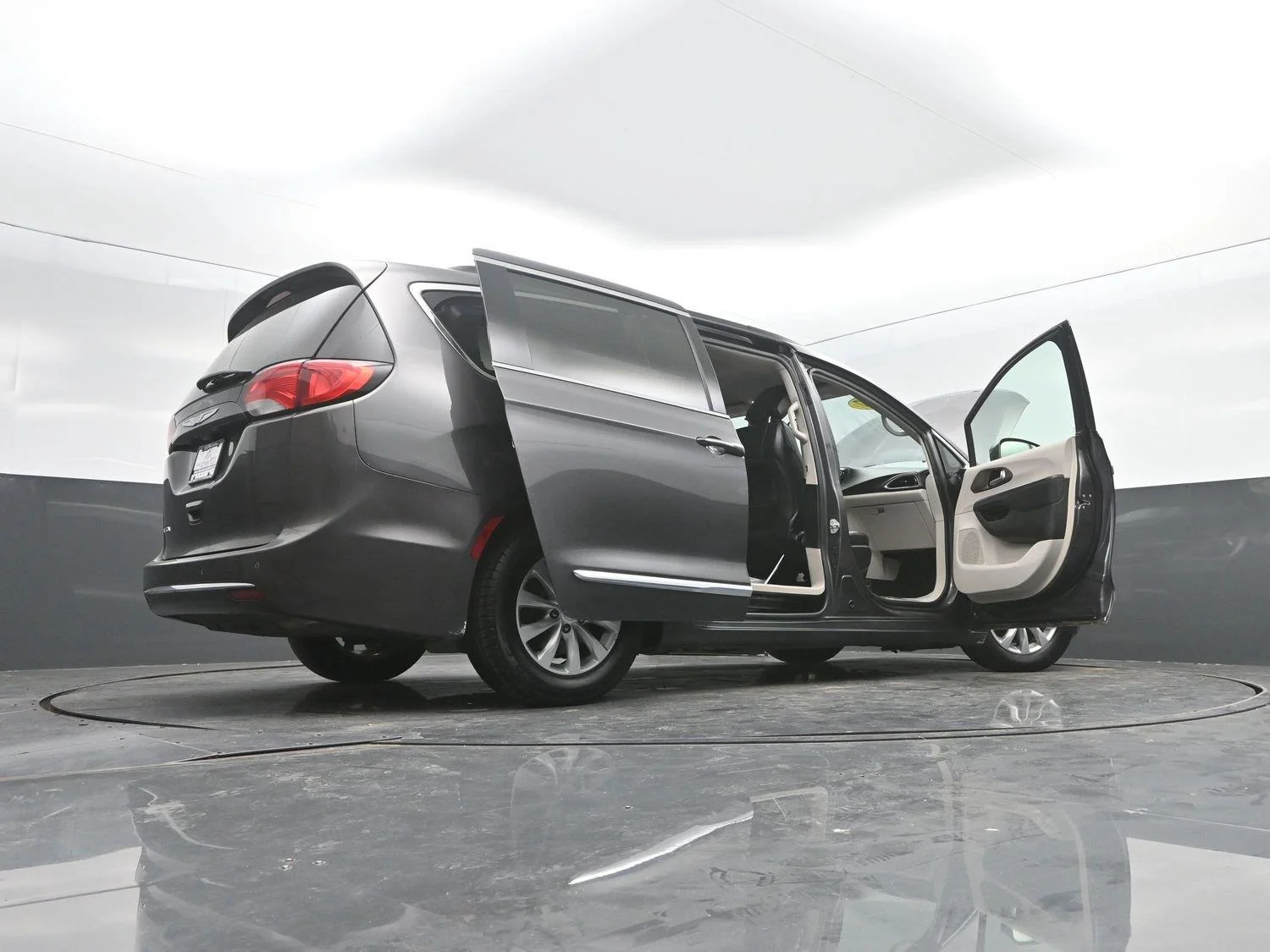 Used 2017 Granite Crystal Metallic Clearcoat Chrysler Touring-L image 46