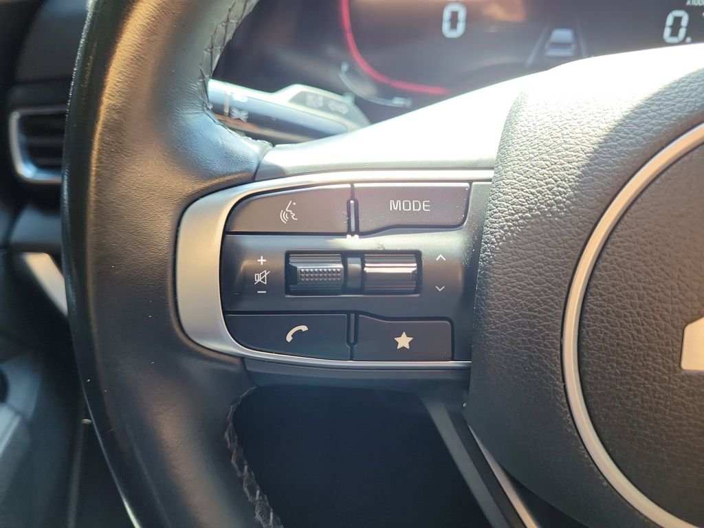 Used 2023 White Kia EX image 27