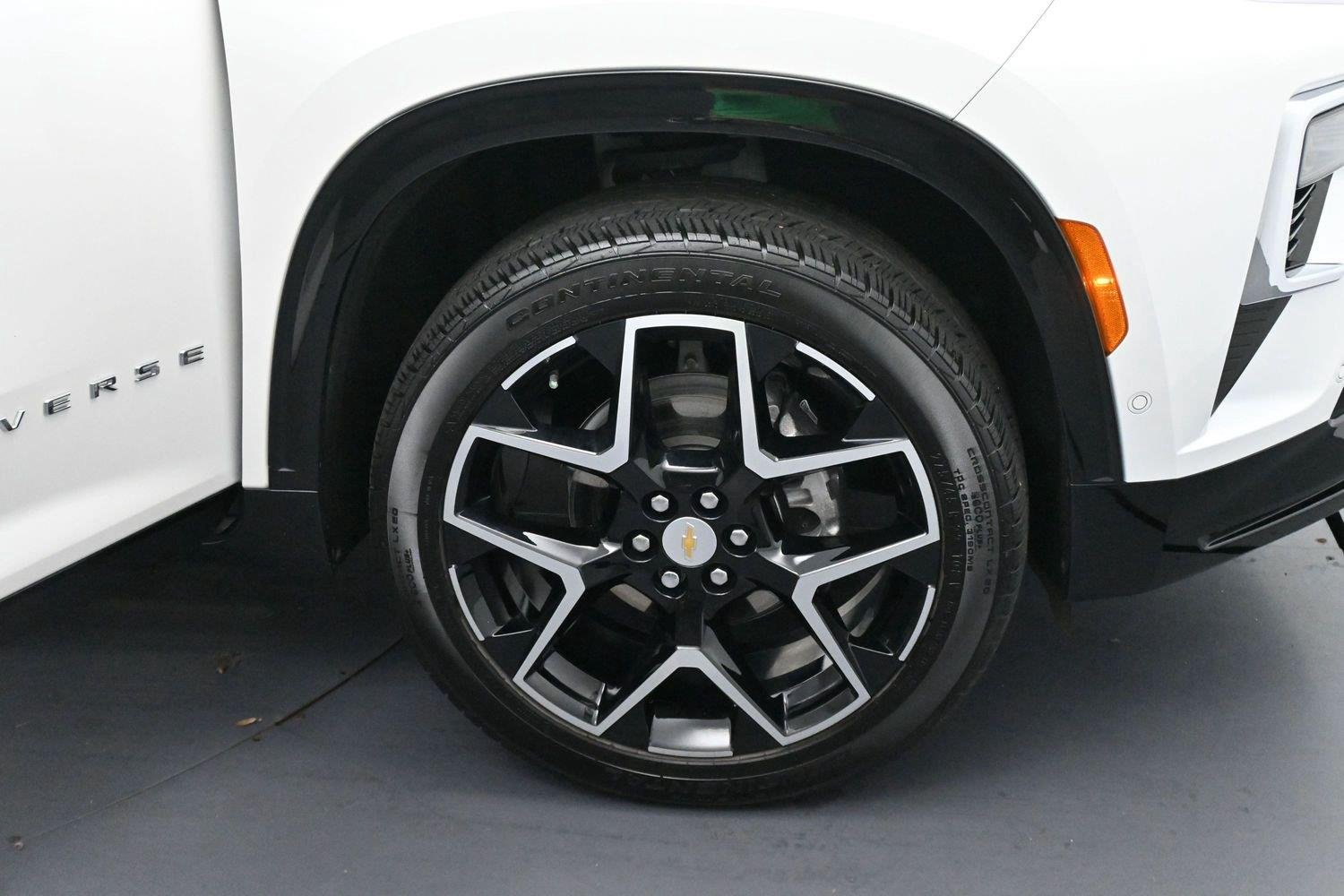 Used 2025 Iridescent Pearl Tricoat Chevrolet FWD High Country image 36