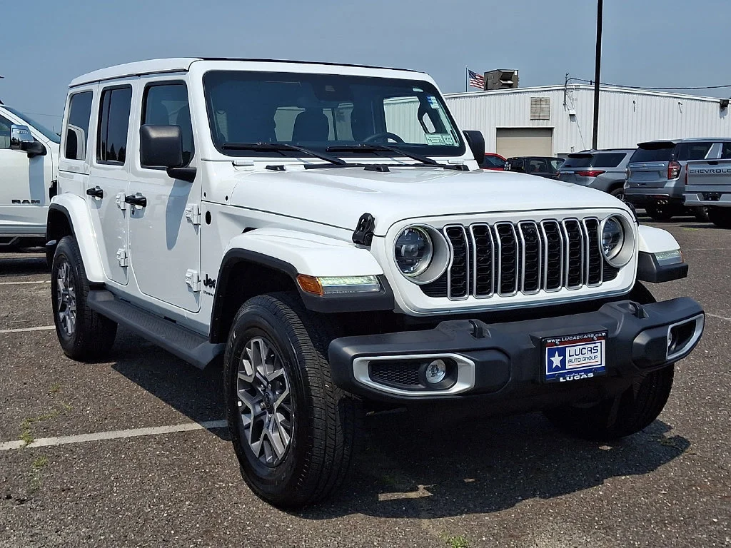Used 2025 White Jeep 4-Door Sahara 4x4 image 2