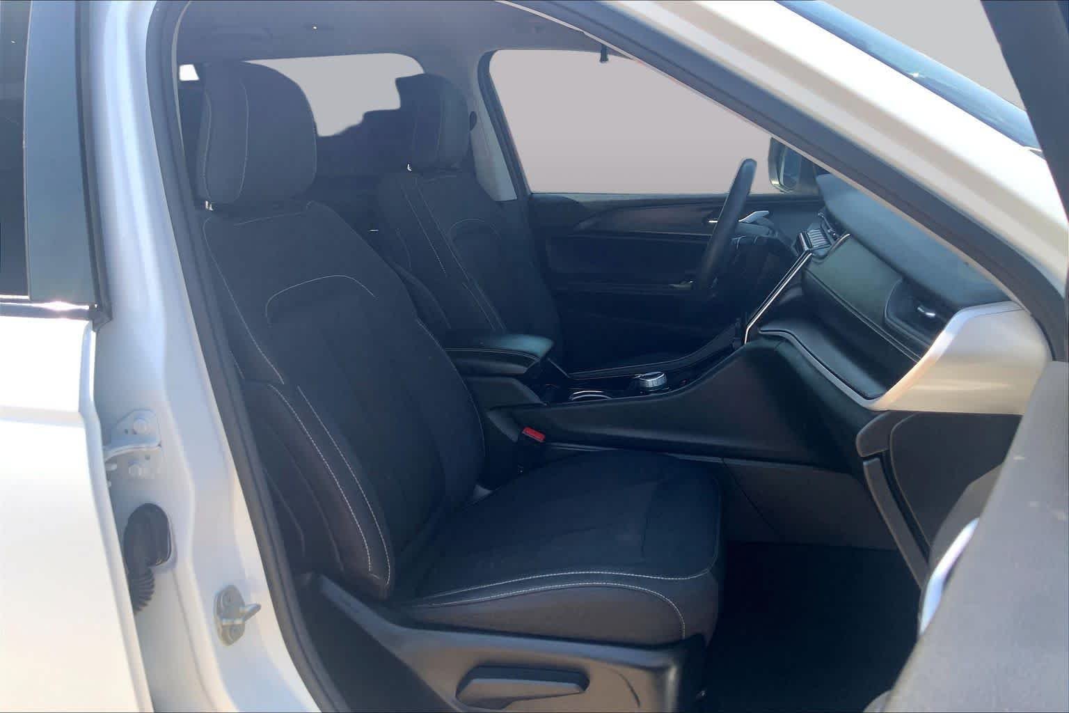 Certified Used 2023 Bright White Clearcoat Jeep Laredo image 9
