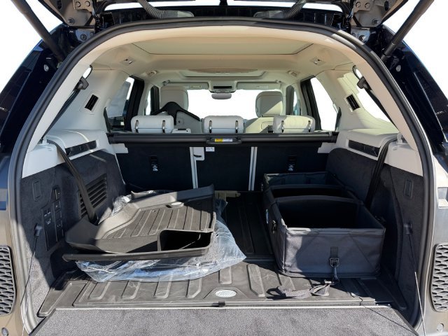 New 2026 Santorini Black Land Rover S image 18