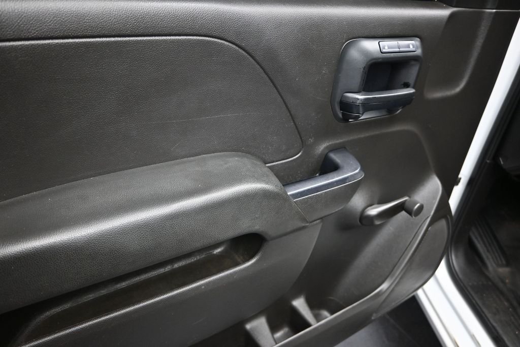 Used 2016 White GMC Base image 11