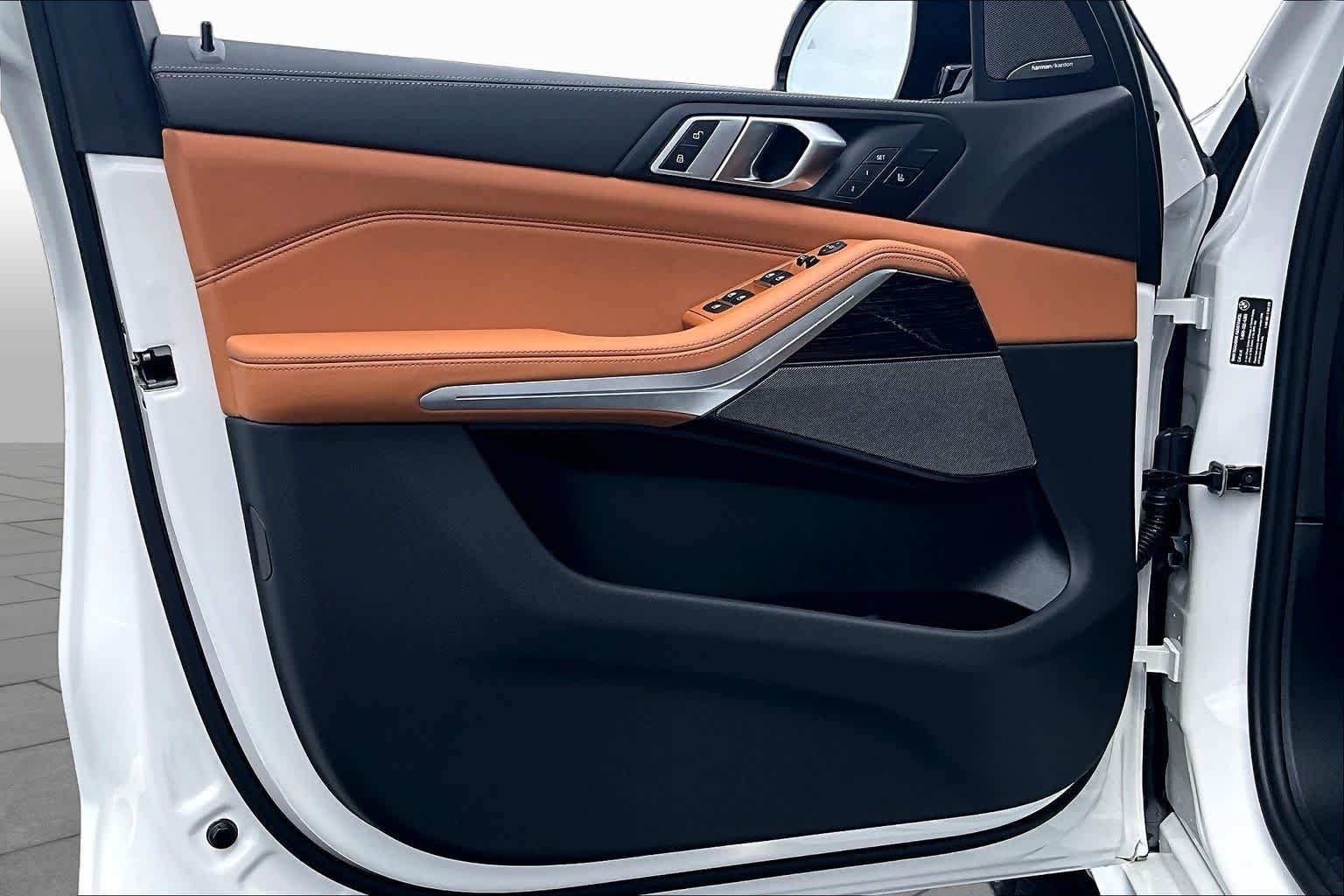 New 2026 Mineral White Metallic BMW sDrive40i image 10